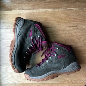 Columbia Waterproof Green / Pink Hiking Winter Rain Snow Boots 8.5